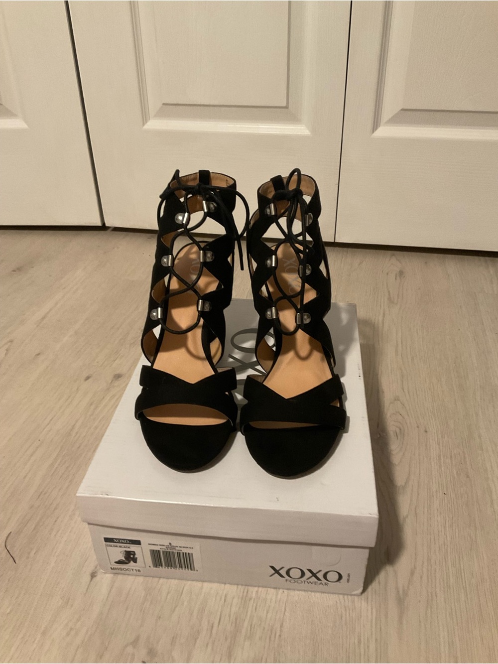 XOXO Barnie Black Lace-Up Cutout Block Heel Sandals - Size 9 New - Picture 3 of 8